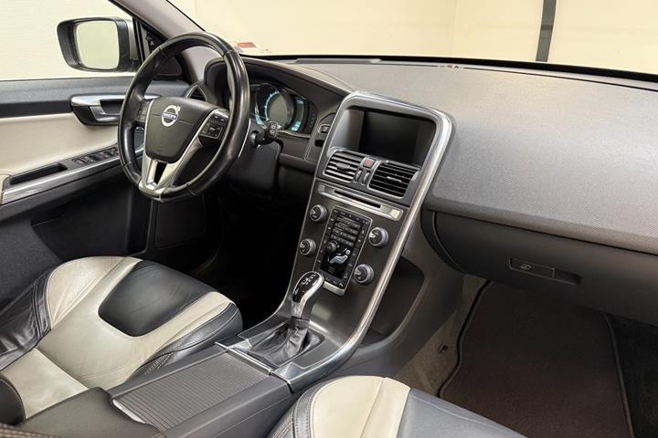 Orange Volvo XC60 fra 2015