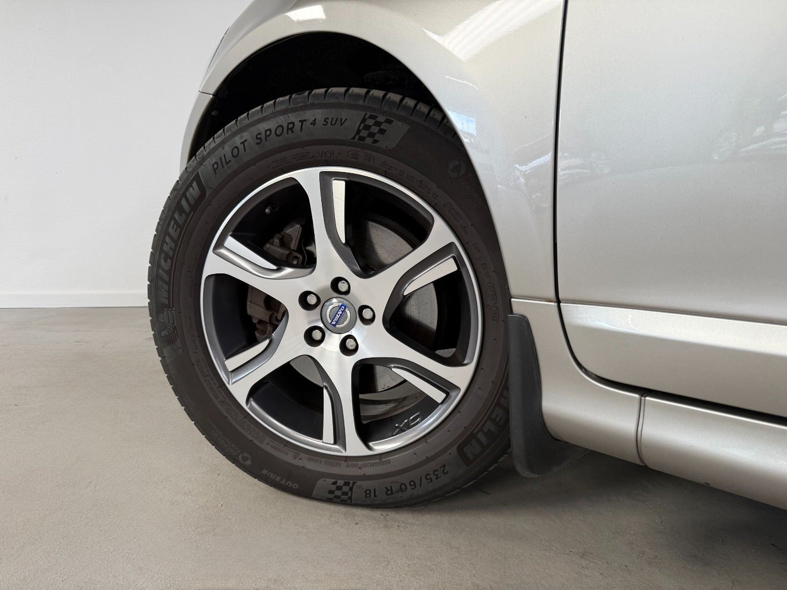 Orange Volvo XC60 fra 2015