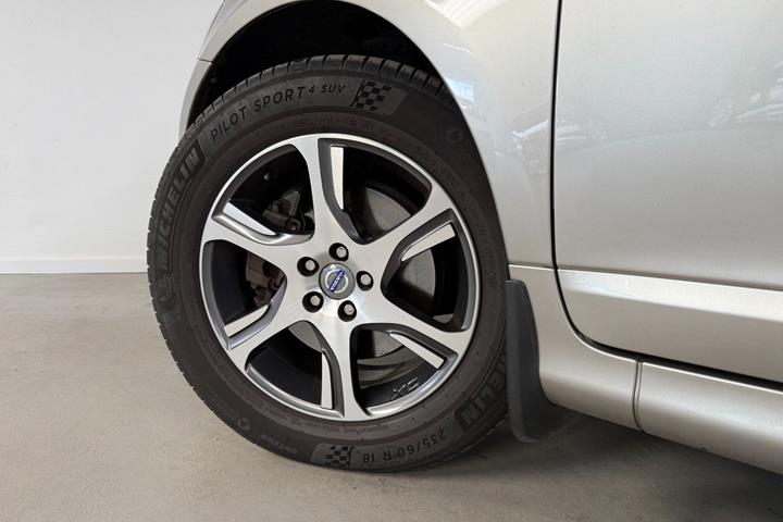Orange Volvo XC60 fra 2015