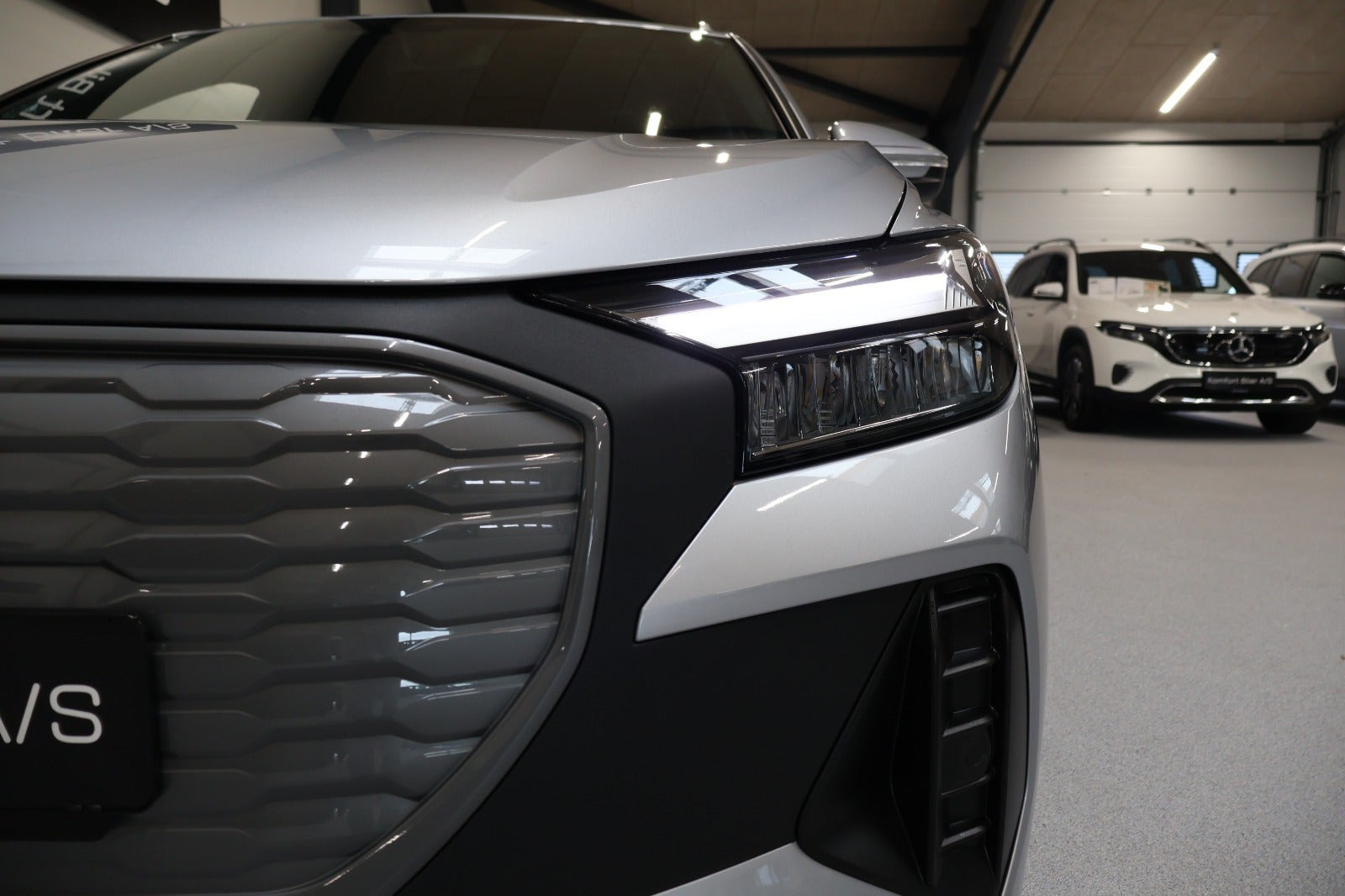 Sølv Audi Q4 e-tron fra 2024