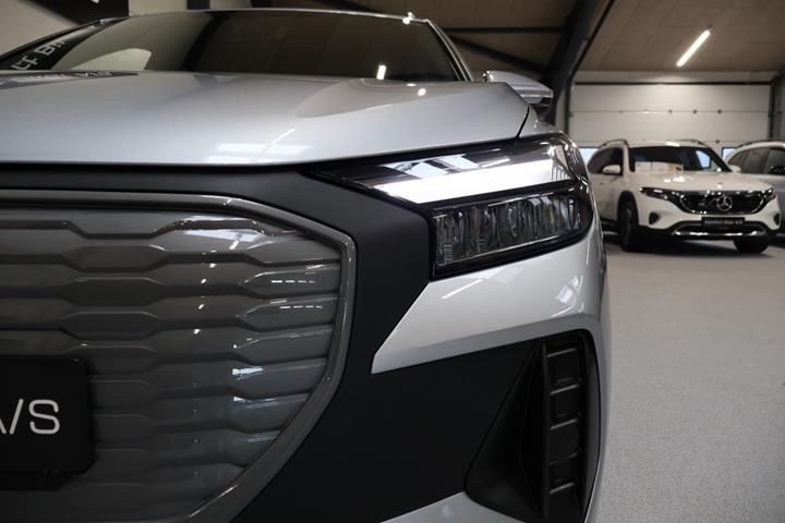 Sølv Audi Q4 e-tron fra 2024
