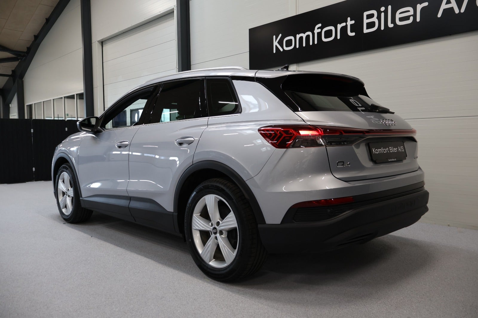 Sølv Audi Q4 e-tron fra 2024
