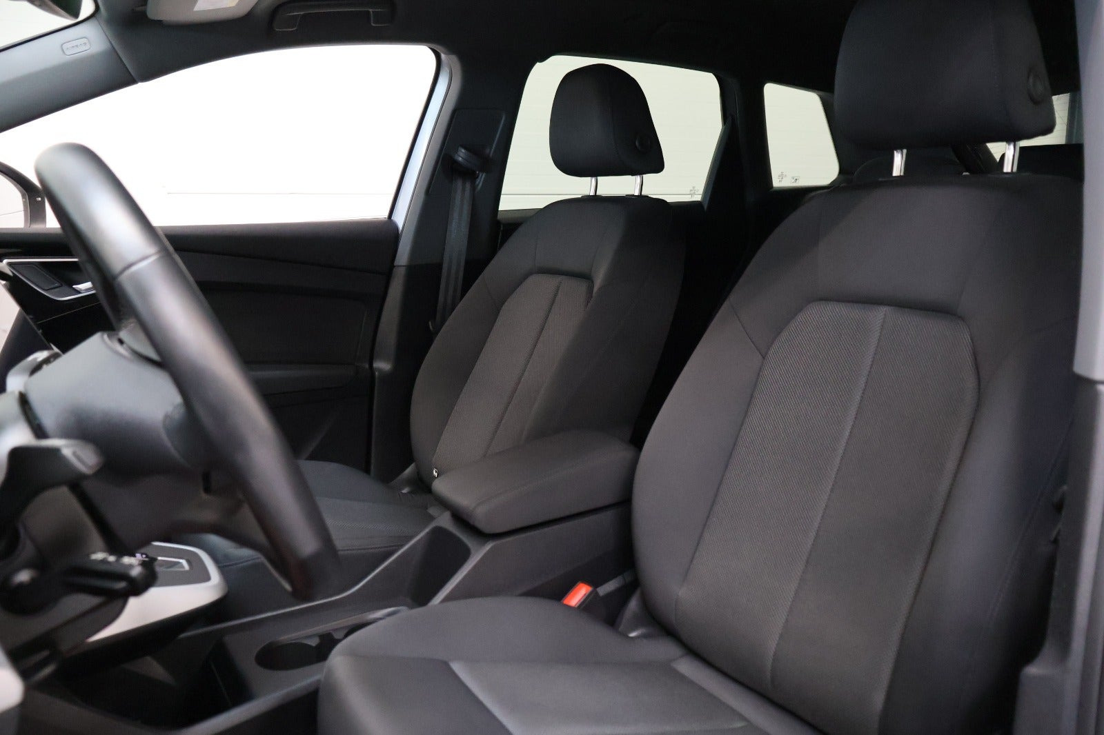 Sølv Audi Q4 e-tron fra 2024