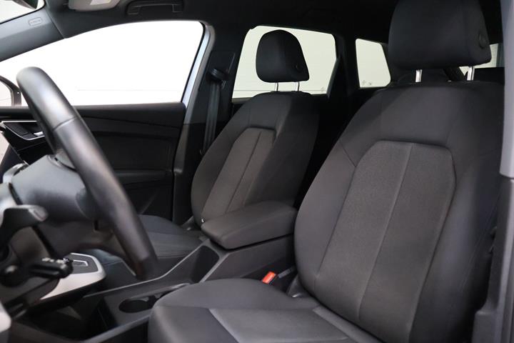 Sølv Audi Q4 e-tron fra 2024