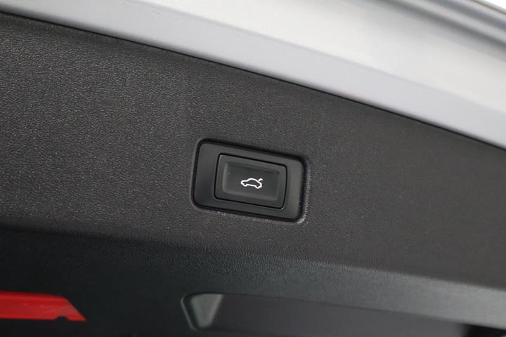 Sølv Audi Q4 e-tron fra 2024
