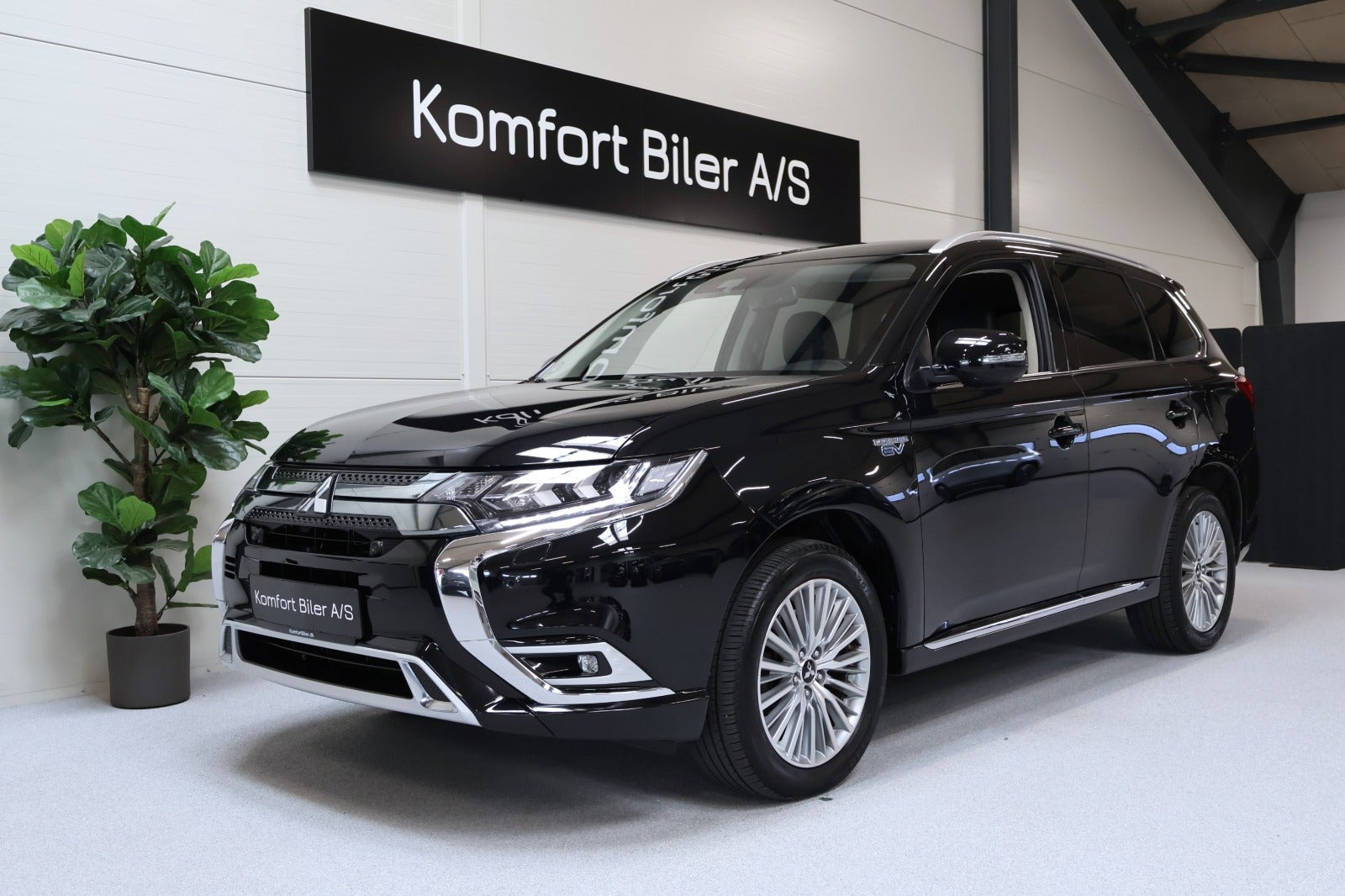 Mitsubishi Outlander 2,4 PHEV Intense CVT 4WD