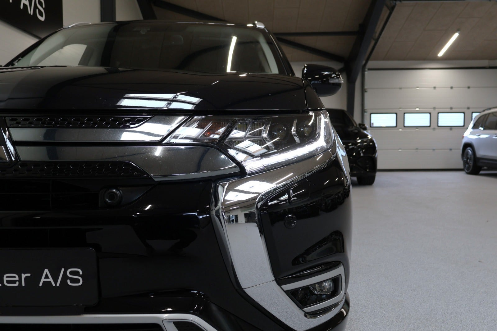 Sort Mitsubishi Outlander fra 2020