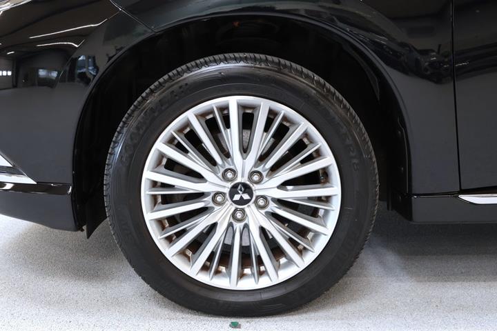 Sort Mitsubishi Outlander fra 2020