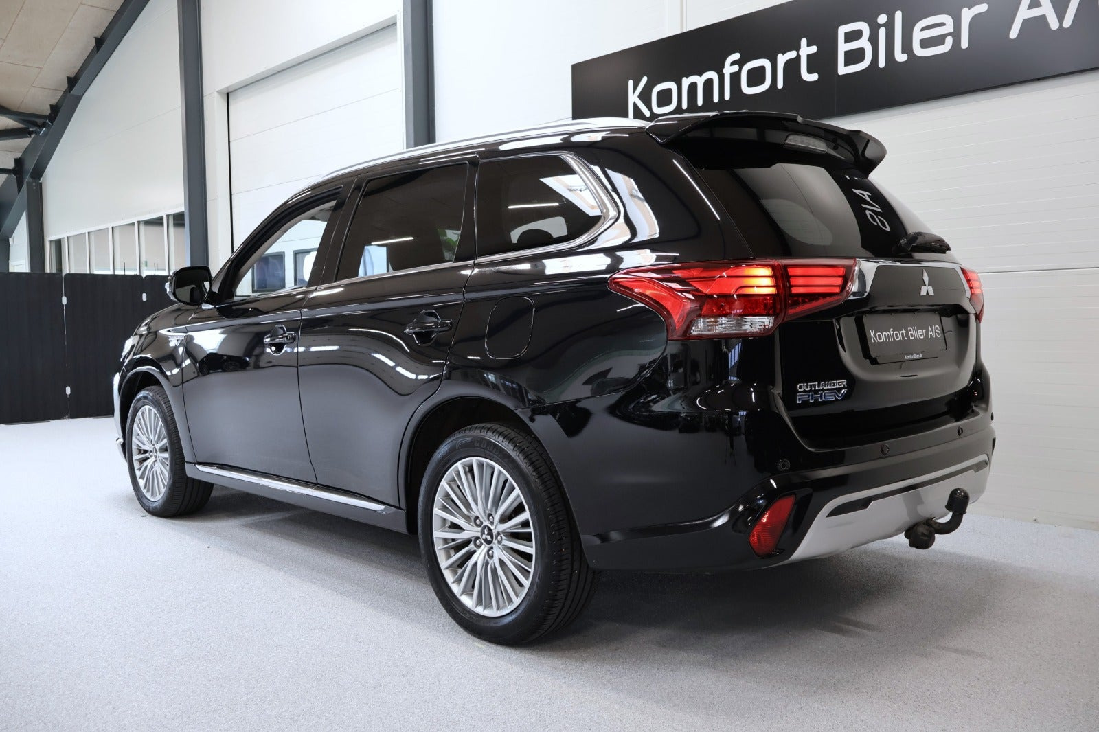 Sort Mitsubishi Outlander fra 2020