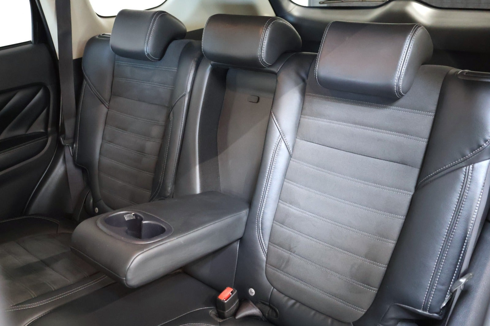 Sort Mitsubishi Outlander fra 2020