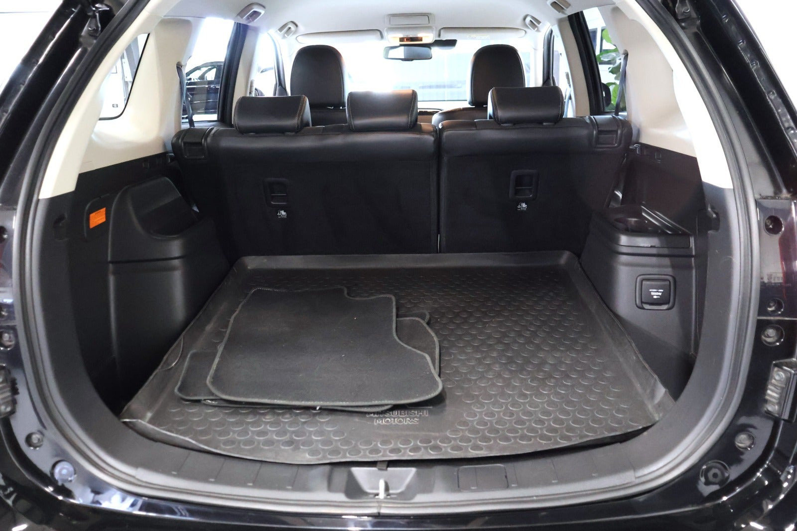 Sort Mitsubishi Outlander fra 2020