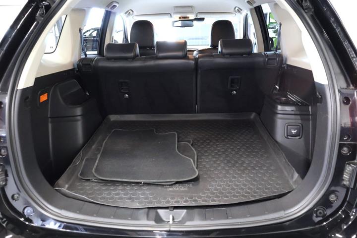 Sort Mitsubishi Outlander fra 2020