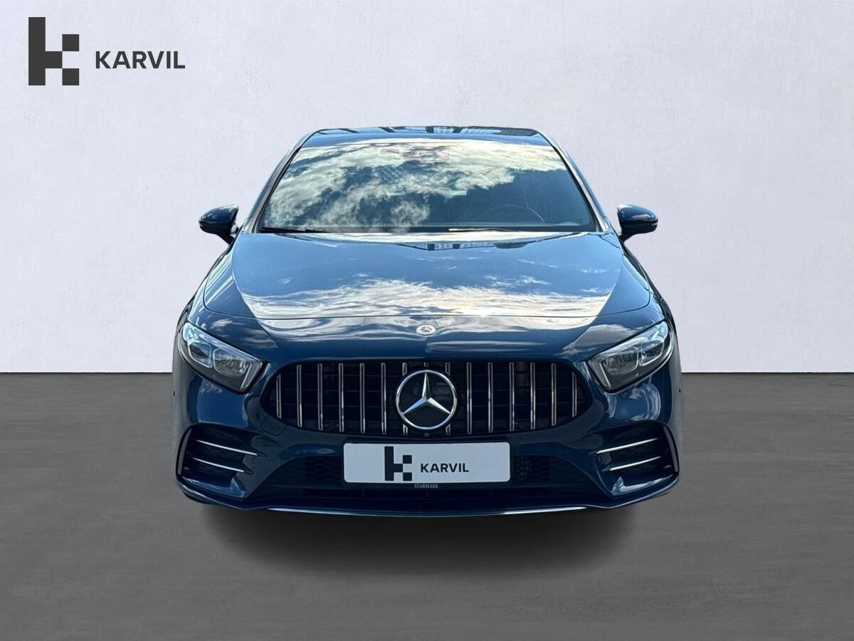 Blå Mercedes A35 fra 2020