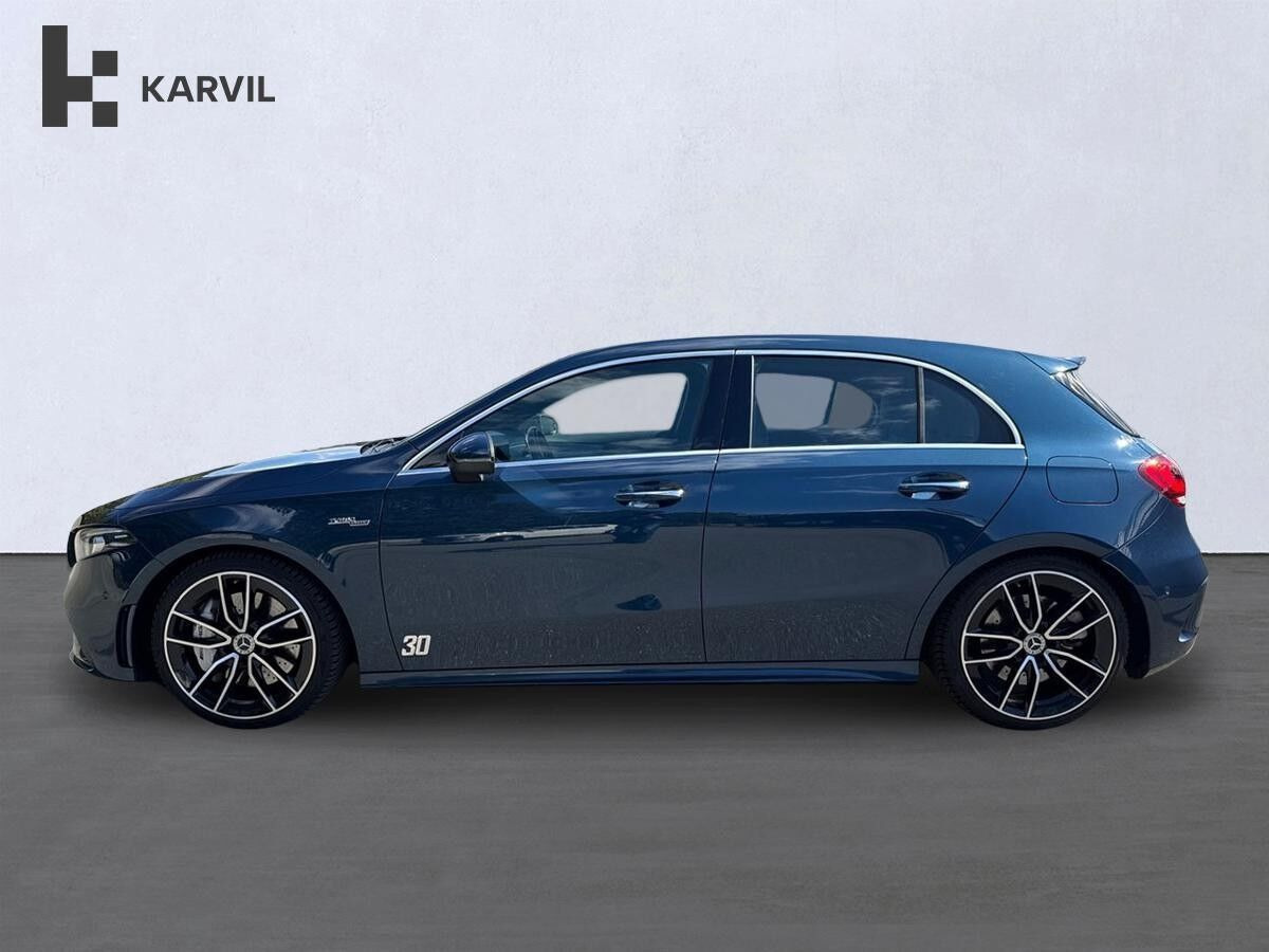Blå Mercedes A35 fra 2020