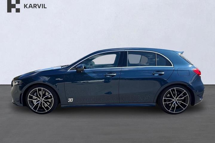 Blå Mercedes A35 fra 2020