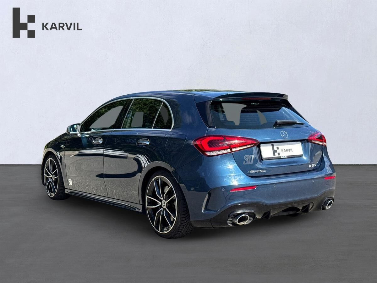 Blå Mercedes A35 fra 2020