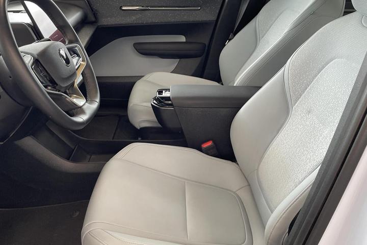 Blå Volvo EX30 fra 2024