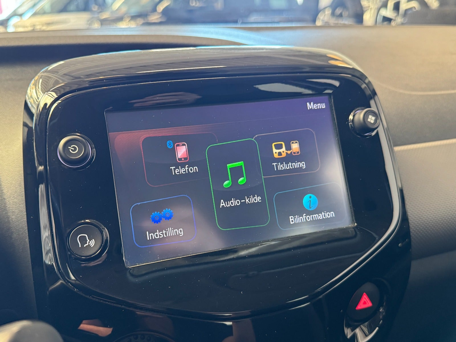 Grå Peugeot 108 fra 2020