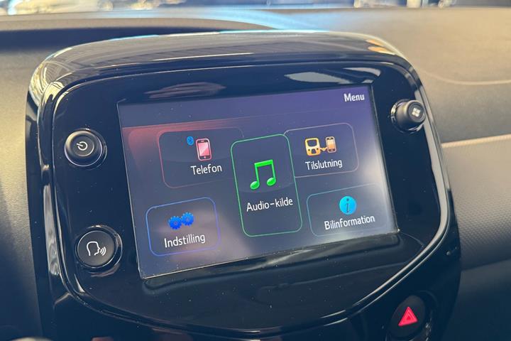 Grå Peugeot 108 fra 2020