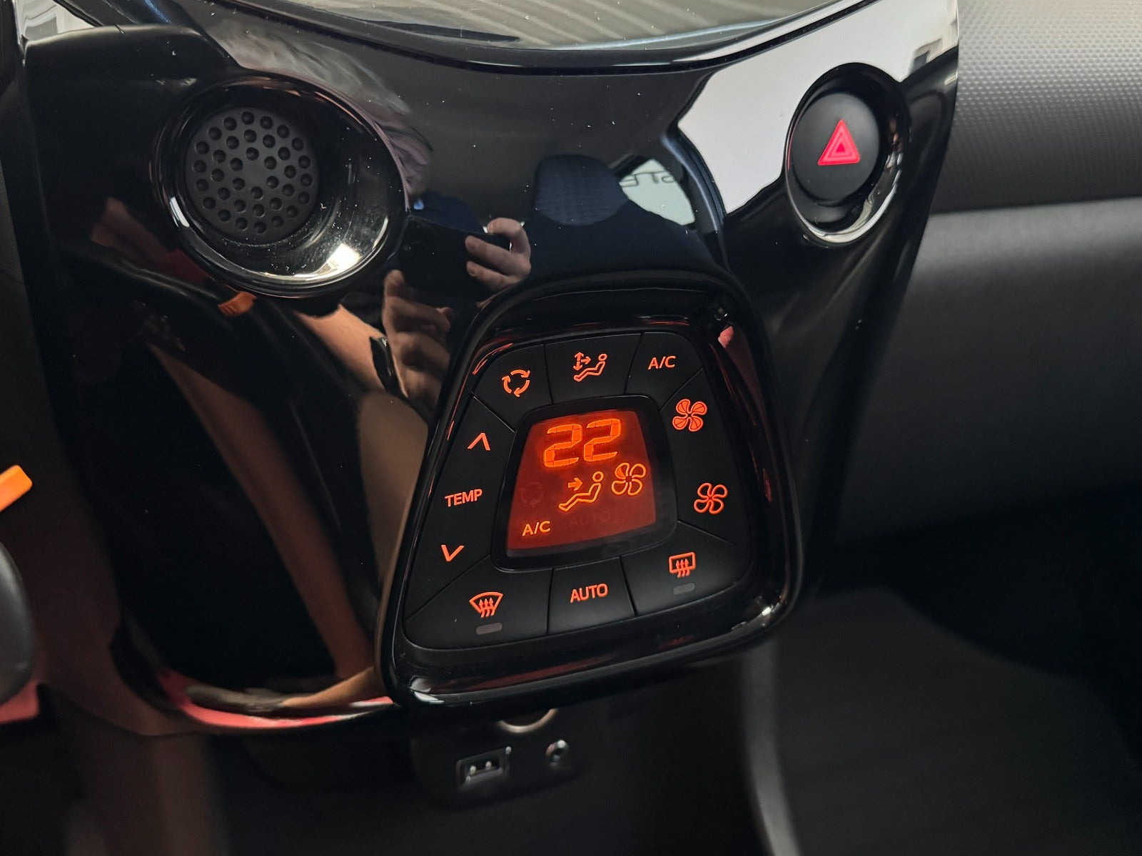 Grå Peugeot 108 fra 2020