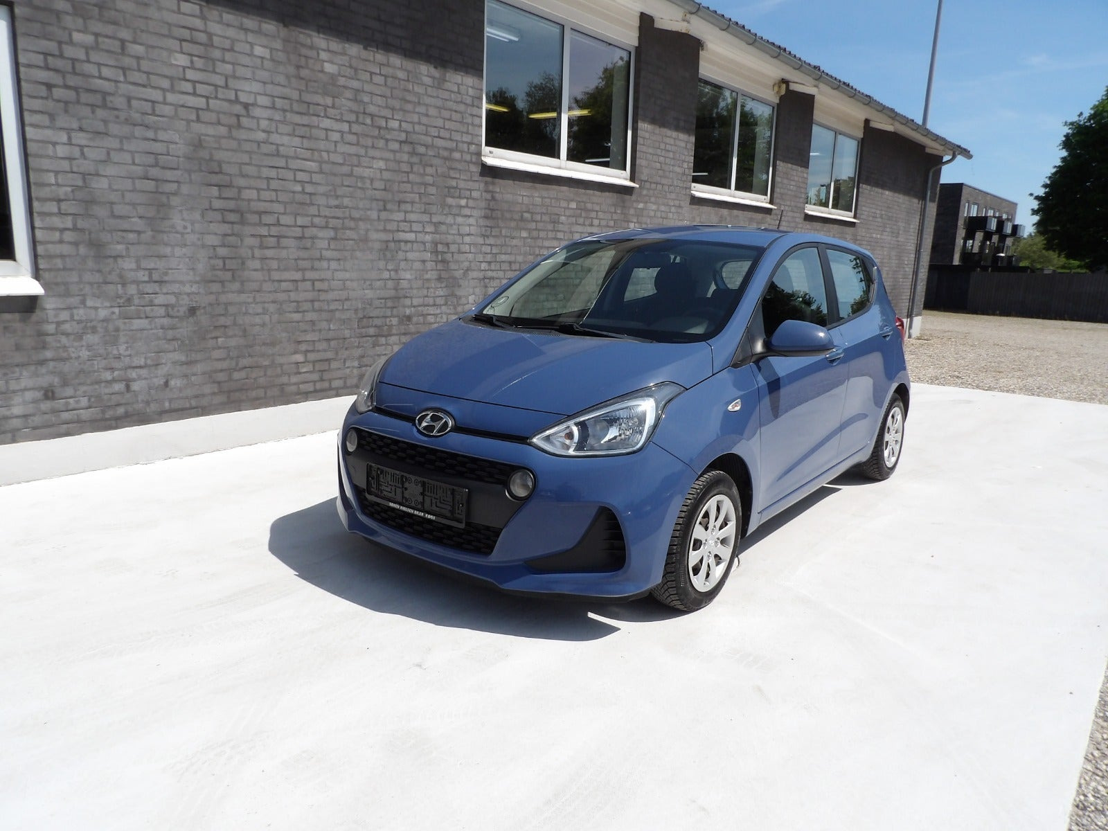 Blå Hyundai i10 fra 2017