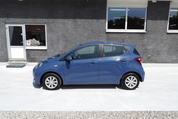 Blå Hyundai i10 fra 2017