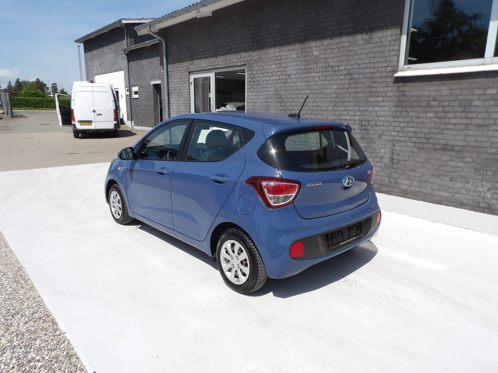 Blå Hyundai i10 fra 2017