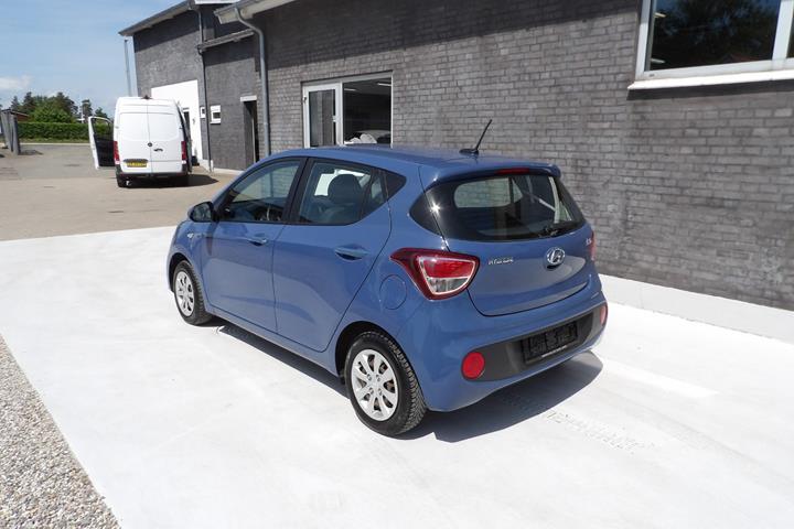 Blå Hyundai i10 fra 2017