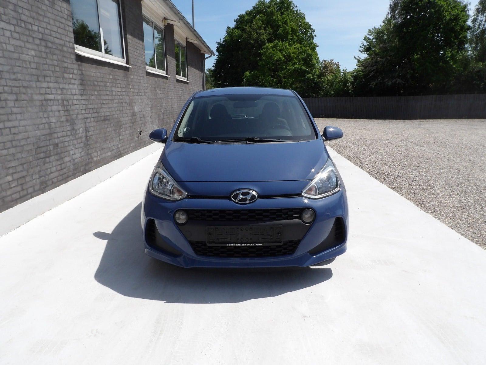 Blå Hyundai i10 fra 2017