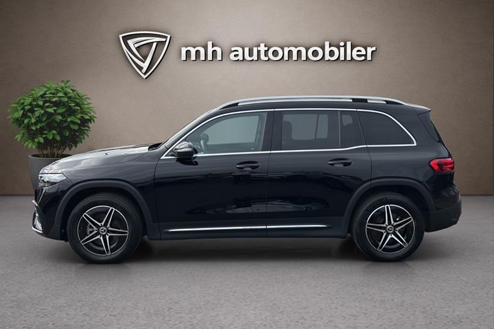 Sort Mercedes EQB250+ fra 2024
