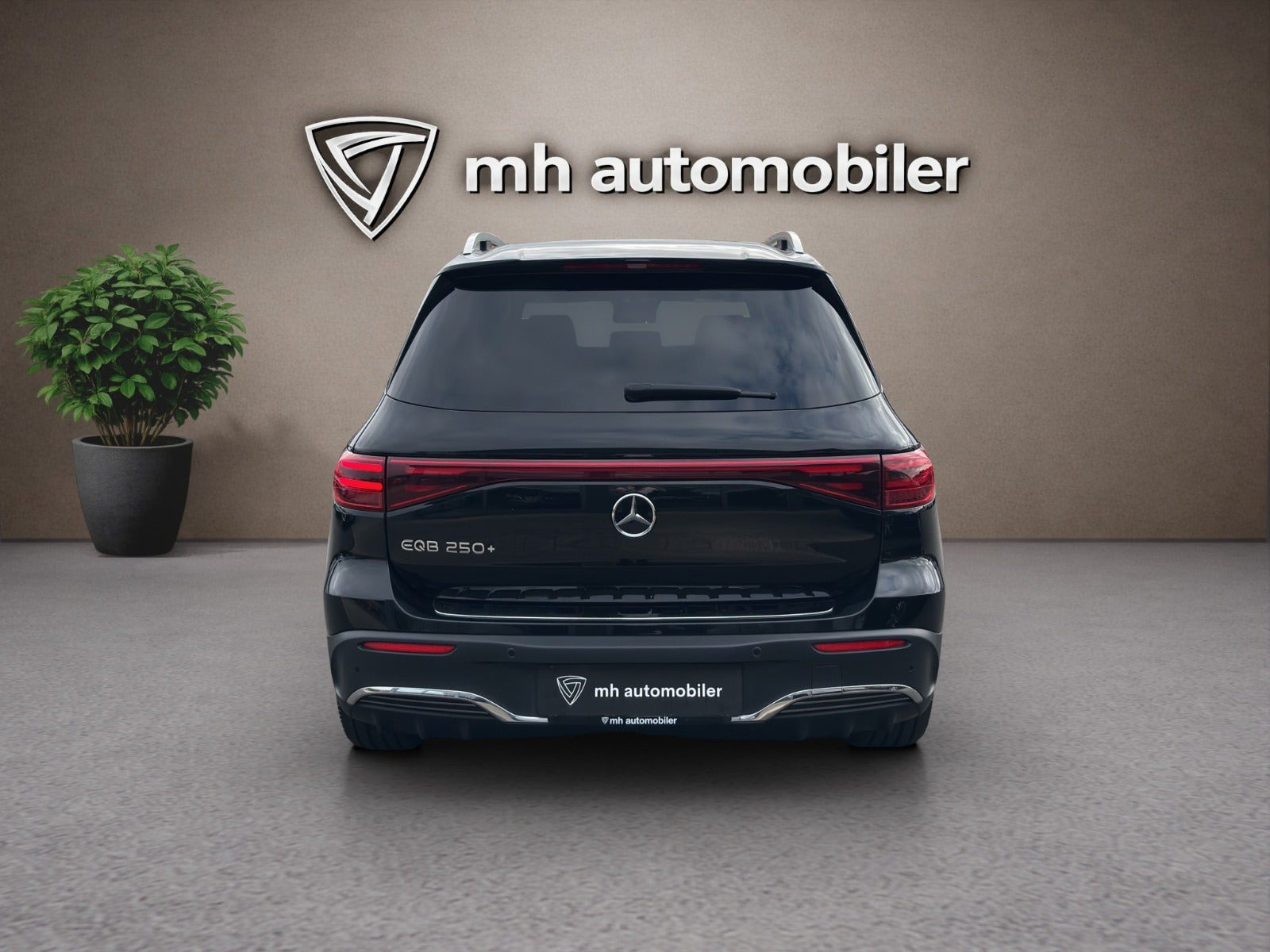 Sort Mercedes EQB250+ fra 2024