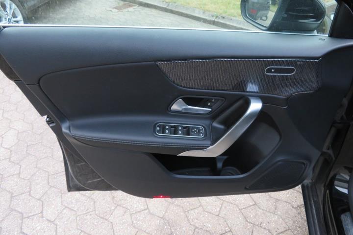Sort Mercedes A200 fra 2018