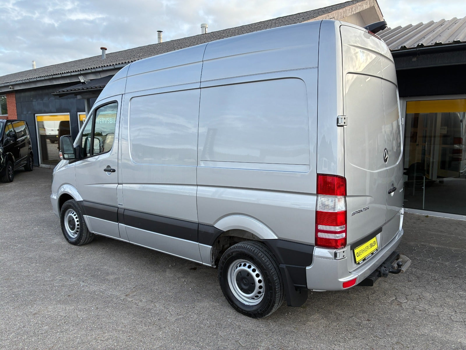 Sølv Mercedes Sprinter 319 fra 2017