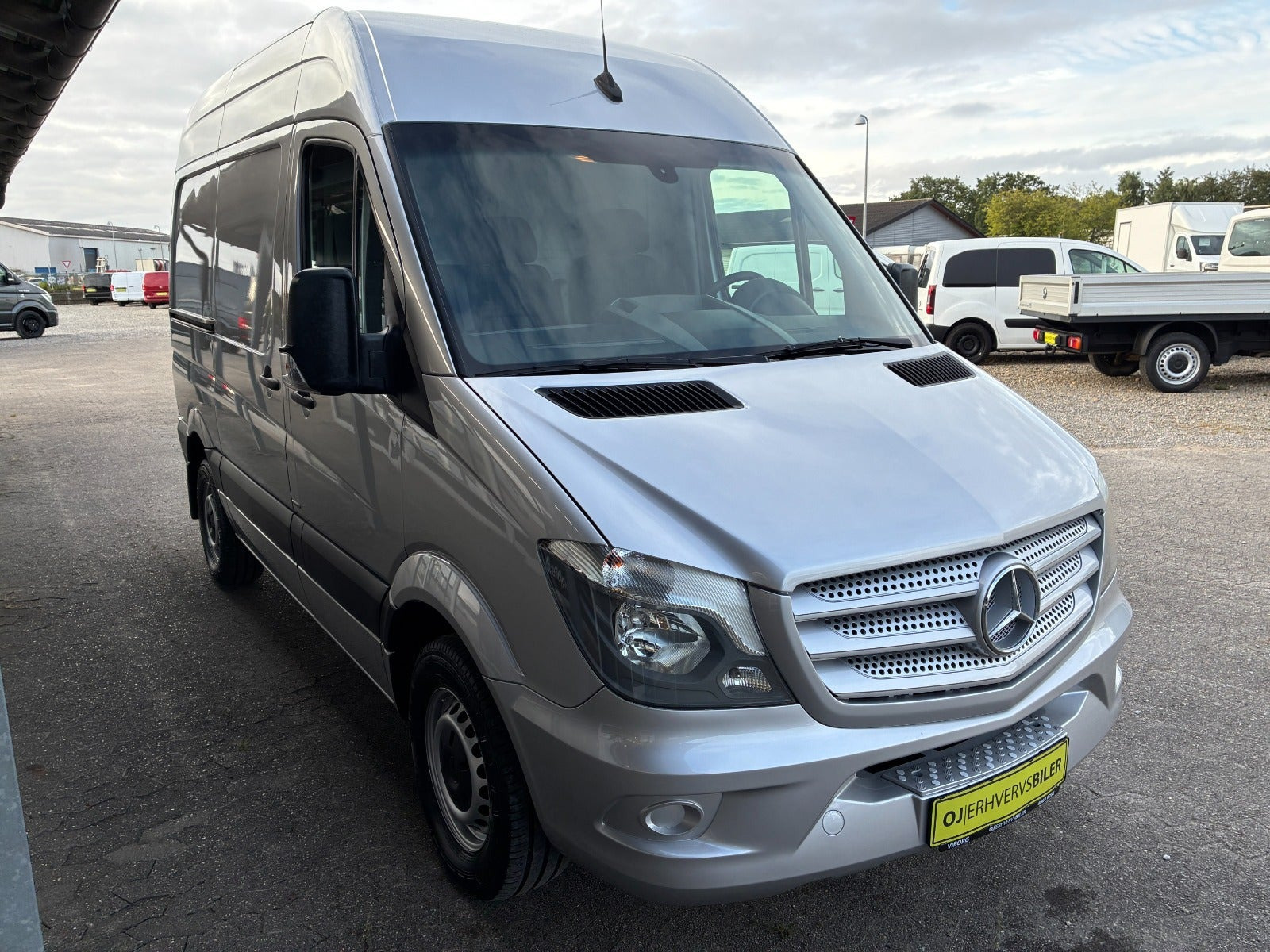 Sølv Mercedes Sprinter 319 fra 2017