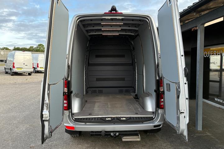 Sølv Mercedes Sprinter 319 fra 2017