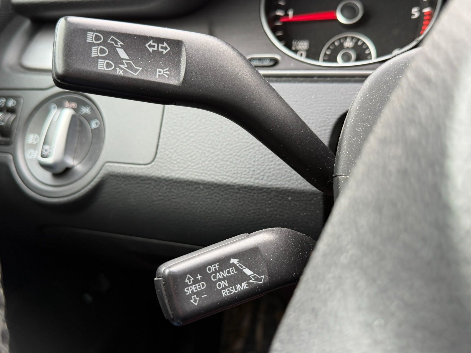 Sort VW Passat fra 2013