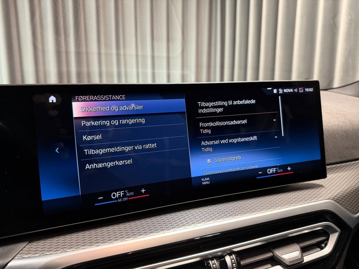 Grå BMW 330e fra 2023