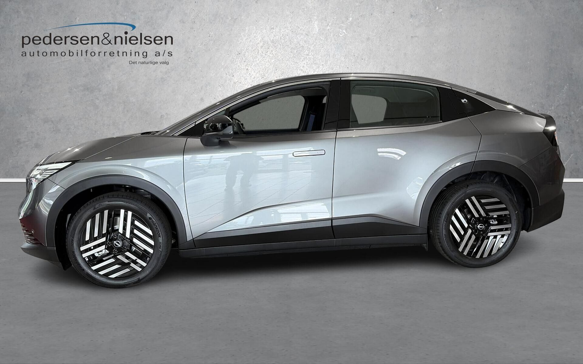 Sort Nissan Leaf fra 2026