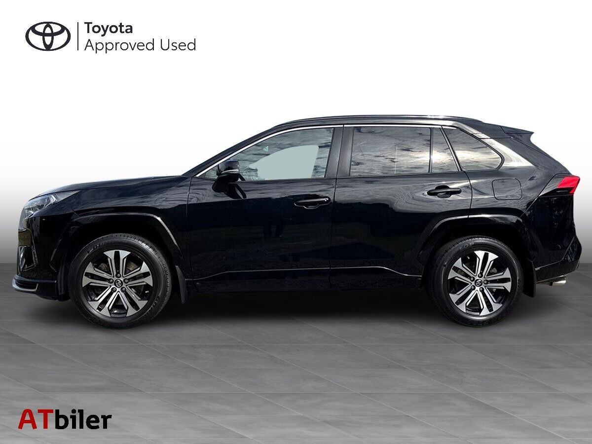 Sort Toyota RAV4 Plug-in fra 2021