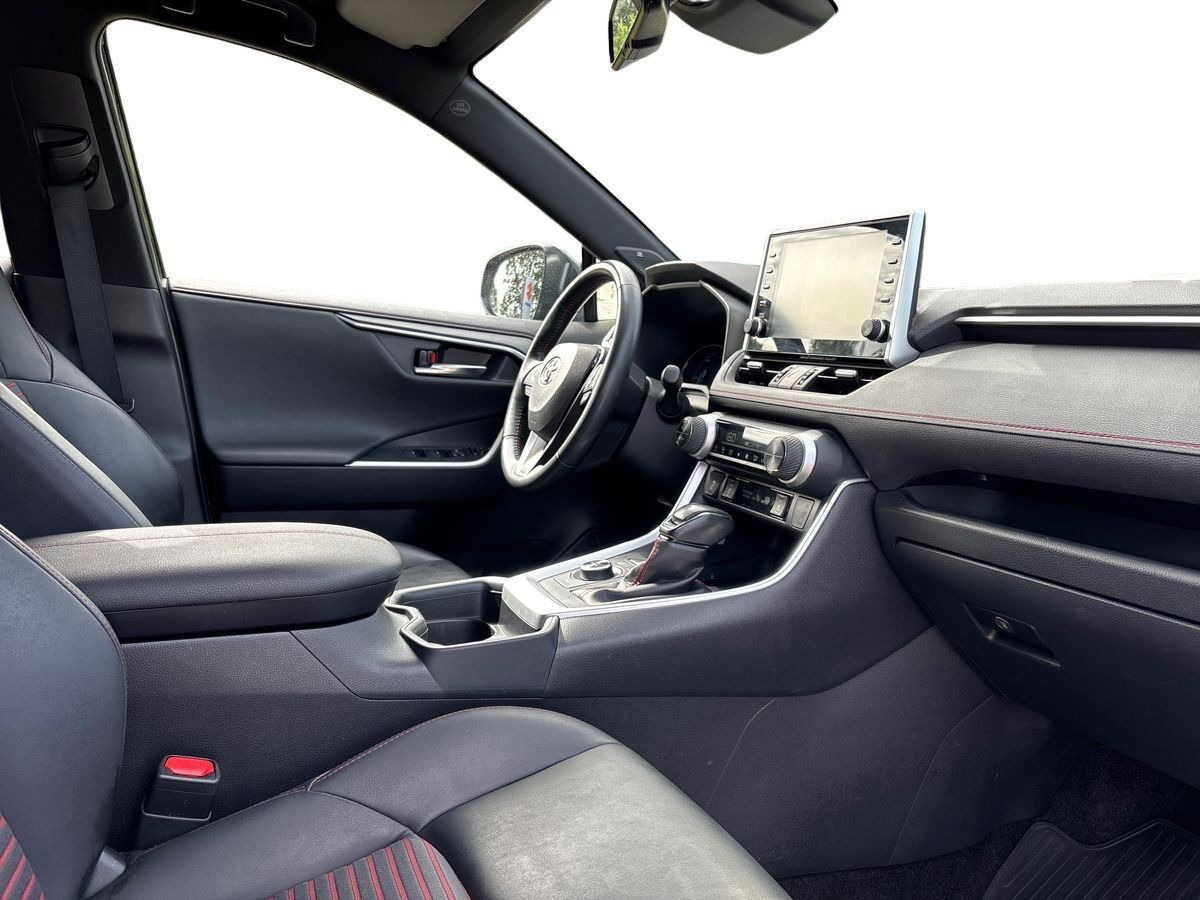 Sort Toyota RAV4 Plug-in fra 2021