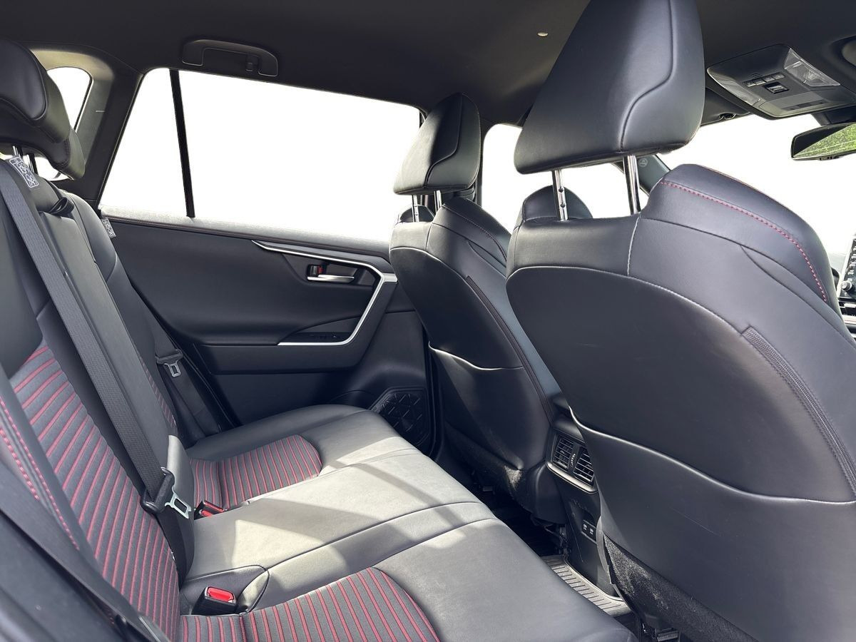 Sort Toyota RAV4 Plug-in fra 2021