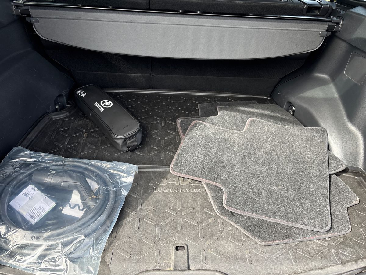 Sort Toyota RAV4 Plug-in fra 2021