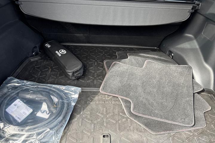 Sort Toyota RAV4 Plug-in fra 2021