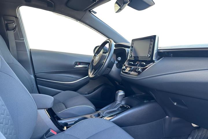 Hvid Toyota Corolla fra 2019