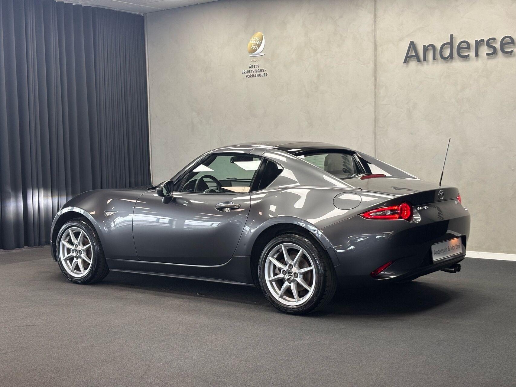 Grå Mazda MX-5 fra 2017