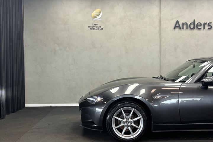 Grå Mazda MX-5 fra 2017