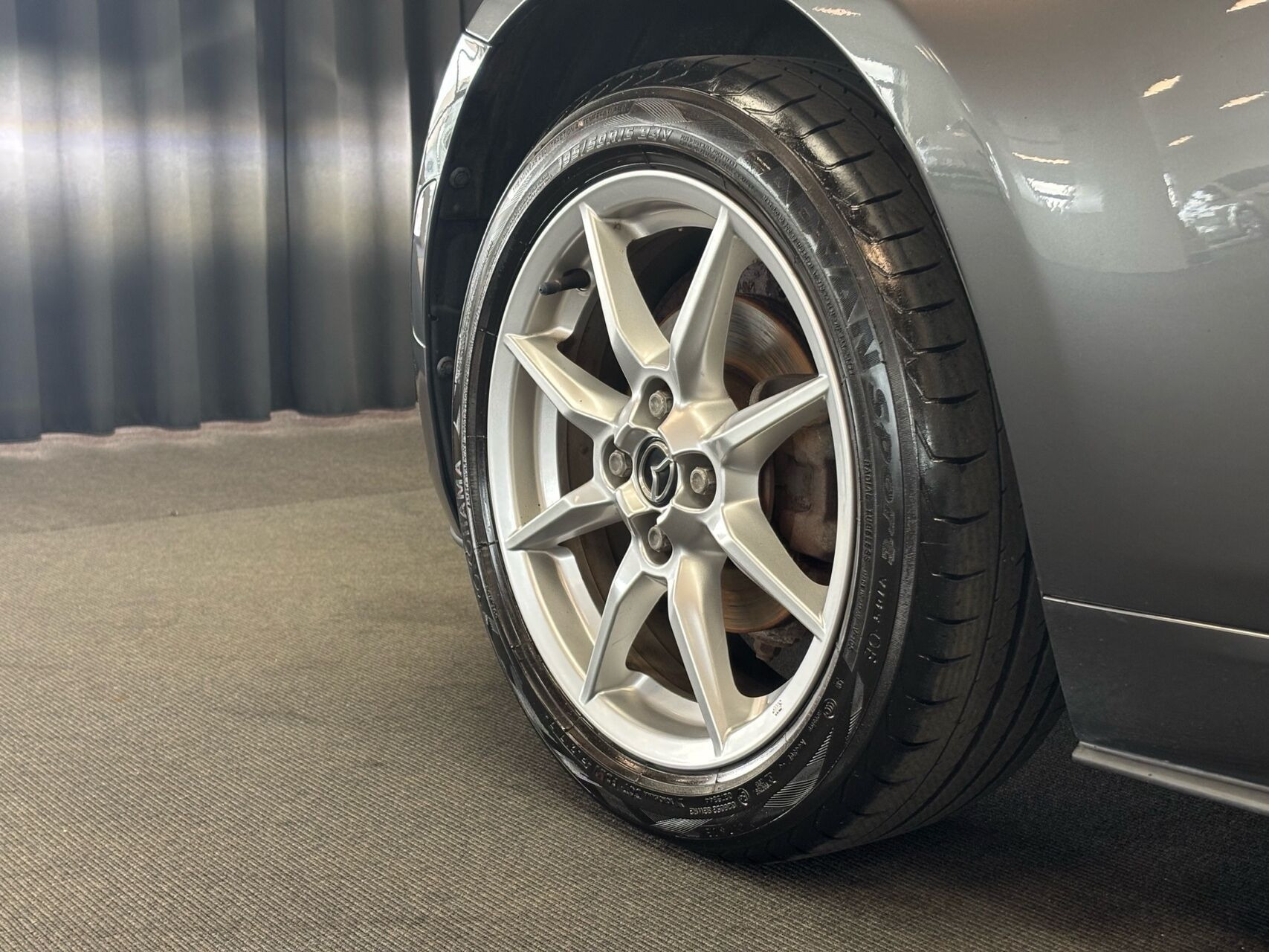 Grå Mazda MX-5 fra 2017