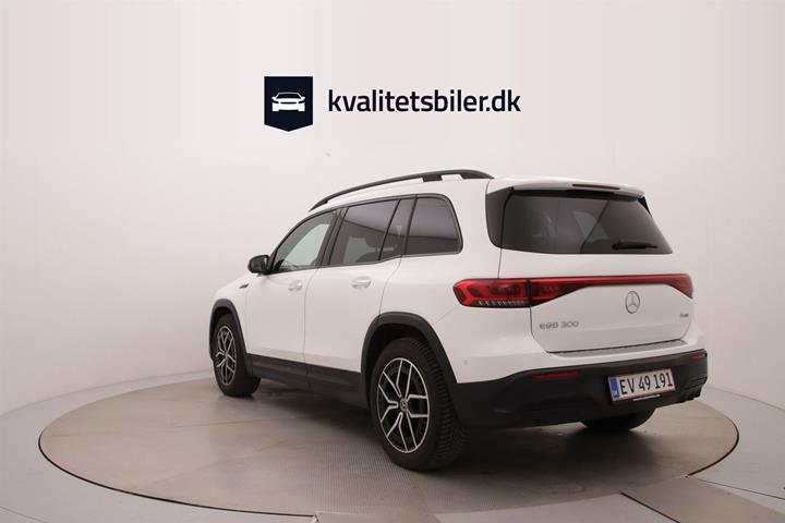 Hvid Mercedes EQB 300 fra 2022