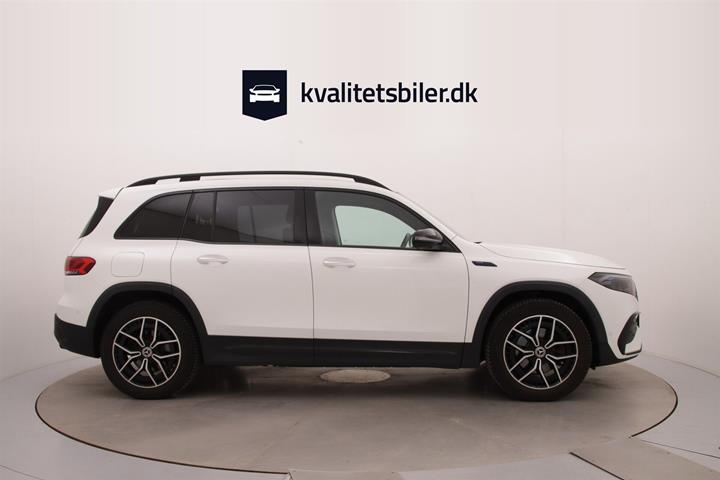 Hvid Mercedes EQB 300 fra 2022