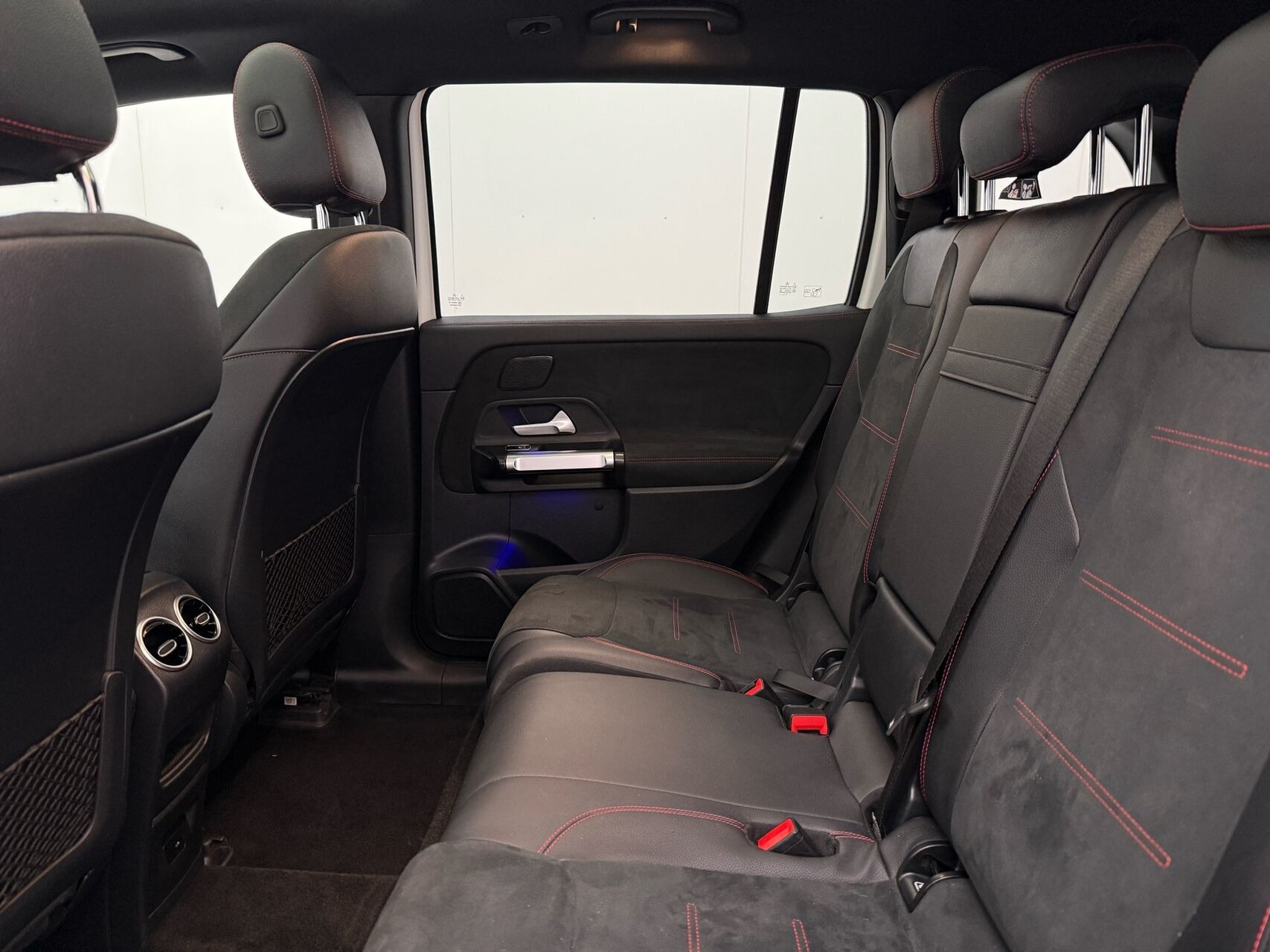 Hvid Mercedes EQB 300 fra 2022